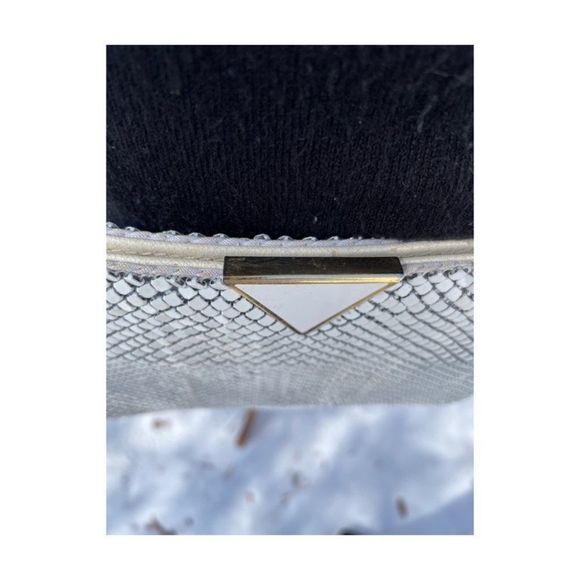 Vintage 80s Chain Mail Bag Crossbody Clutch Inverted Triangle Gold White - Picture 12 of 14